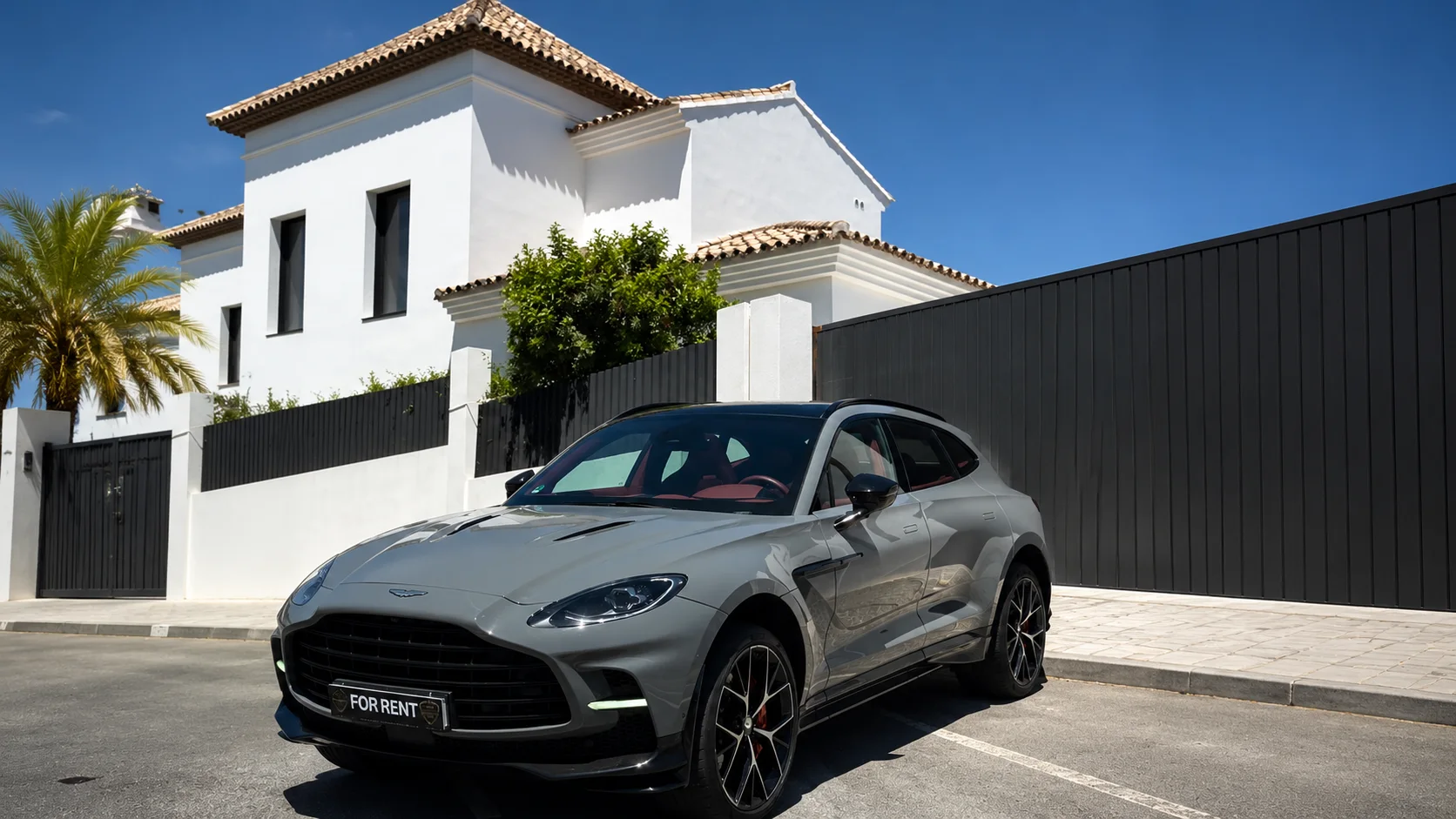 Aston Martin DBX707